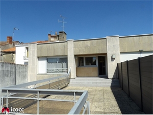 t6 et plus à la location -   85400  LUCON, surface 178 m2 location t6 et plus - UBI453403520